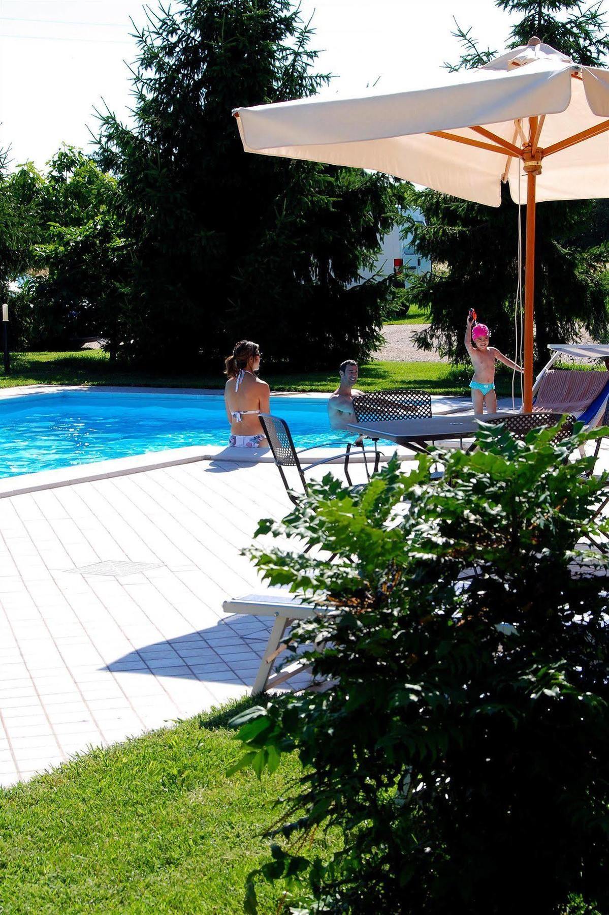Agriturismo-R&B Corte Dei Gioghi フェラーラ エクステリア 写真