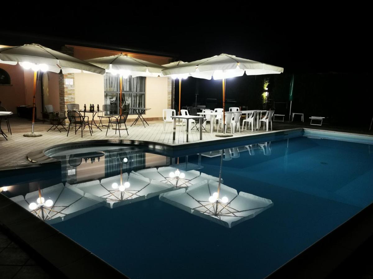Agriturismo-R&B Corte Dei Gioghi フェラーラ エクステリア 写真